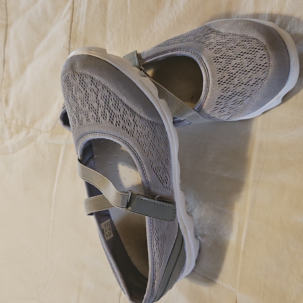 Propet Lightweight Gray Mesh Mary Jane Sneakers. 6.5 2E Extra Wide